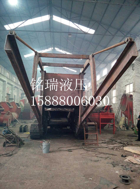 60噸移動(dòng)破碎機(jī)泵統(tǒng)和底盤調(diào)試現(xiàn)場(chǎng)